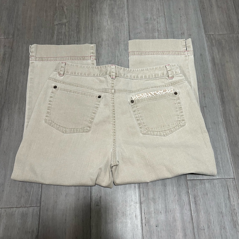 Capri jeans tan in color